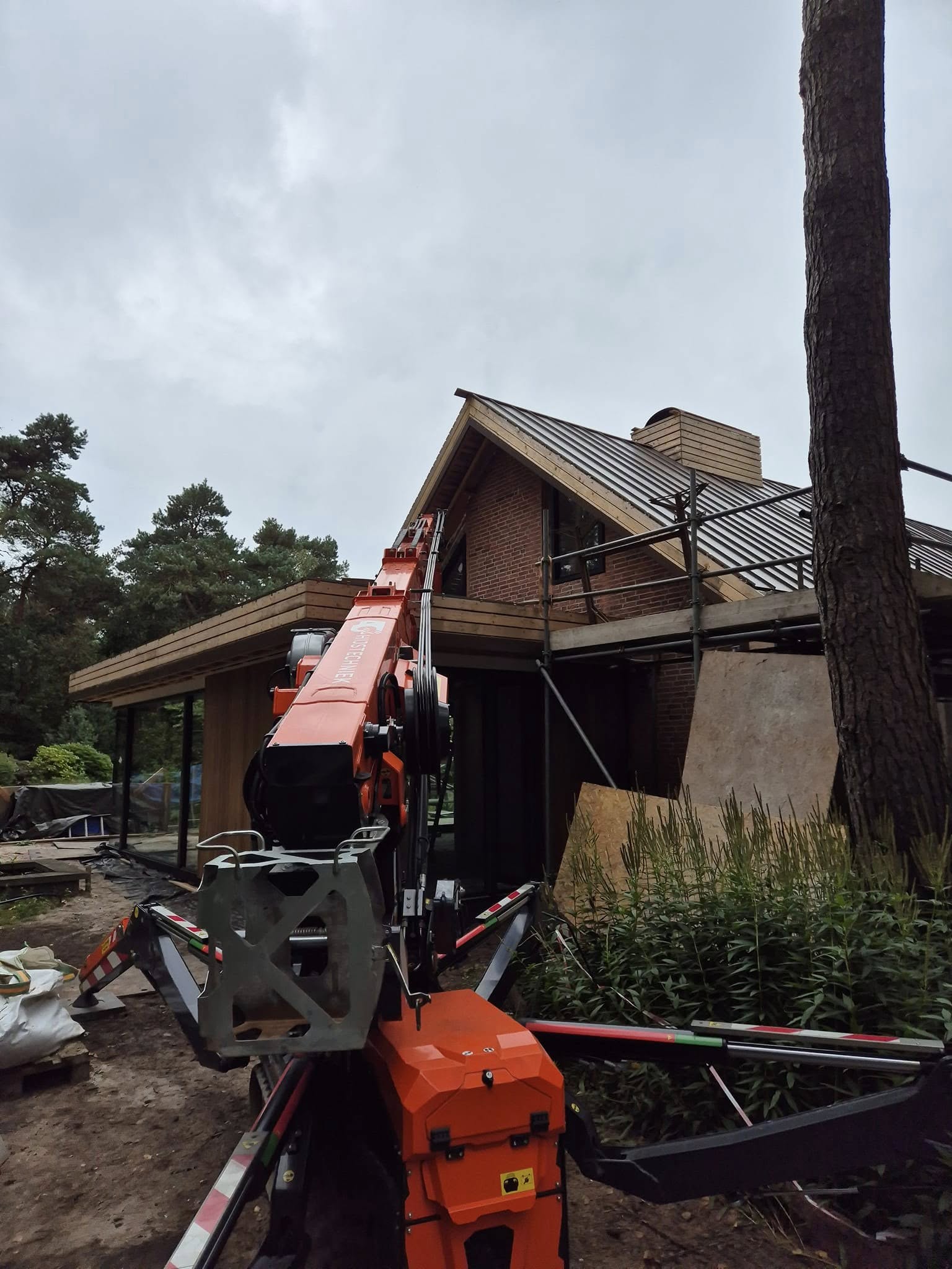 Plaatsing van triple glas in moderne woning